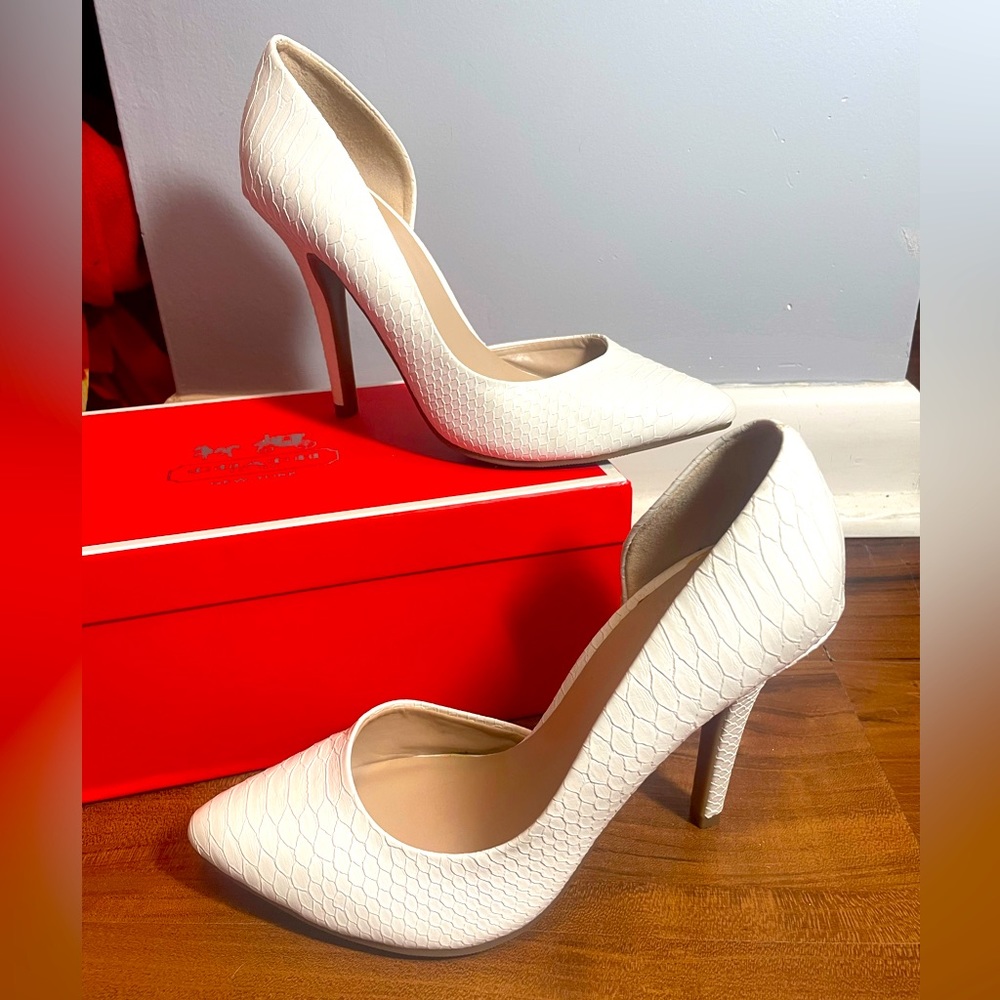 Juicy Couture White Faux Snakeskin Stiletto Heels Size 6.5